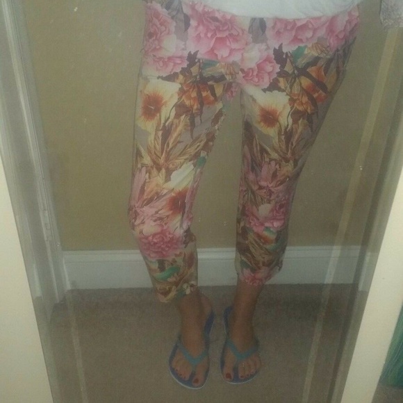 🎀 4/$25 Dalia Collection floral pants, size 4 - Picture 5 of 7